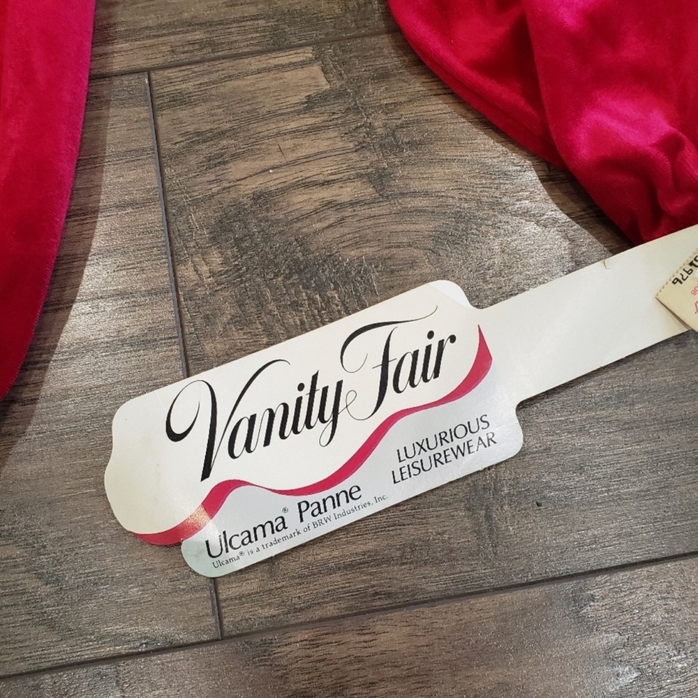 Red vanity fair